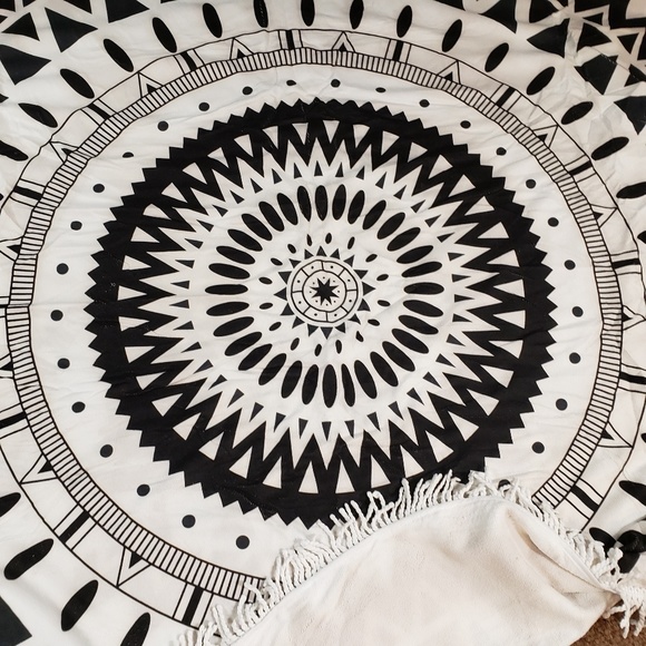 Round Beach Swim Sun Towel NWT #3 - Picture 2 of 3